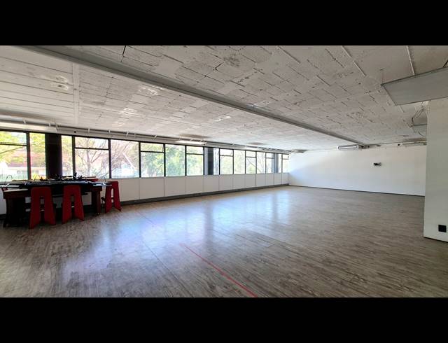 161M² OFFICE TO LET IN LYNNWOOD GLEN